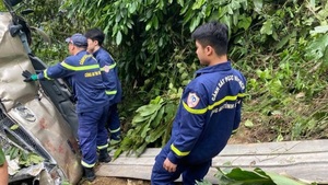 Xe chở đoàn du khách lao xuống vực sâu 100m ở Sơn La: Thêm một nạn nhân tử vong