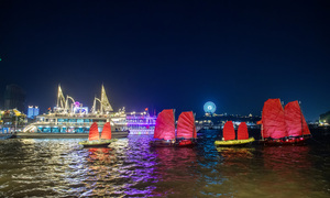 Hàng nghìn du khách đổ về ‘thương cảng’ VUI-Fest Ha Long ngày khai trương