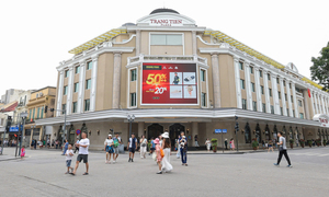 Phố đi bộ Hồ Gươm sạch bóng hàng rong, vỉa hè thông thoáng bất ngờ