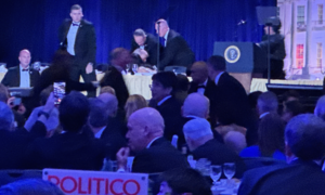 Nổ súng tại bữa tiệc chiêu đãi phóng viên có ông Trump tham dự