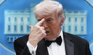 Ông Trump: Nghi phạm mang theo nhiều vũ khí, mật vụ thoát chết nhờ áo chống đạn