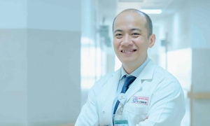 Bác sĩ kể lại giây phút cứu người đàn ông ngưng tim trên sân pickleball