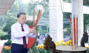 Tổng Bí thư, Chủ tịch nước Tô Lâm dâng hương tưởng niệm các Anh hùng liệt sĩ 