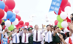 Tổng Bí thư, Chủ tịch nước dự Lễ thượng cờ 'Thống nhất non sông' tại Quảng Trị