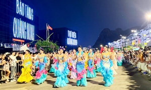 Ngắm dàn mỹ nữ khoe sắc trong vũ điệu đường phố bên bờ vịnh Hạ Long