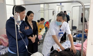 Hơn 50 người ở Quảng Trị nhập viện nghi ngộ độc sau ăn bánh mì