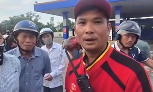 Nhân chứng kể lại phút dập lửa cứu ô tô cháy tại cây xăng khiến 2 người tử vong