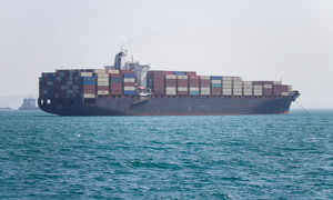 Mỹ, Iran phát động cuộc tấn công mới giành quyền kiểm soát eo biển Hormuz
