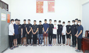 Tạm giữ 14 thanh niên mang 'phóng lợn' hỗn chiến rồi livestream câu view
