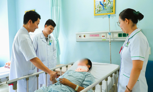 Người đàn ông liệt tứ chi sau cú ngã quỵ bởi căn bệnh hiếm gặp