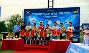 Đấu giá áo có chữ ký huyền thoại MU gây quỹ cho bệnh nhi ở Huế