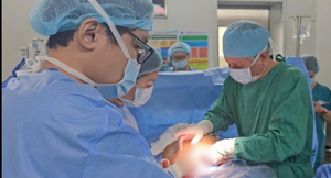 Thai nhi mắc tim bẩm sinh, cặp đôi New Zealand sang Việt Nam chữa trị