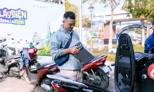 Người dân tại Cần Thơ 'xuống tiền' nhanh gọn với xe điện đổi pin VinFast