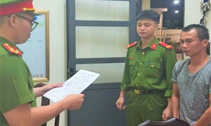 Bắt giam tài xế xe đầu kéo tông taxi, 2 người tử vong