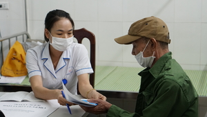 Bác sĩ phản bác quan điểm 'khám sức khỏe định kỳ gây hại cho người già'