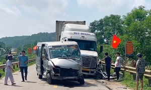 Đang trên đường sang nhà gái bàn chuyện cưới, xe khách 16 chỗ gặp nạn ở Hà Tĩnh
