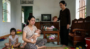 Mẹ chồng không chịu trông cháu để tôi đi làm dù luôn mỉa tôi ăn bám