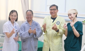 Bệnh nhân nước ngoài chọn Việt Nam để nội soi bằng kỹ thuật 'Made in Vietnam' 
