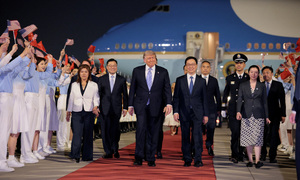 Tổng thống Trump tới Bắc Kinh, bắt đầu thăm chính thức Trung Quốc