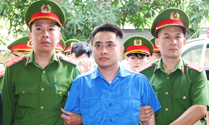 Kẻ nổ súng khiến thiếu tá công an Quảng Ninh hy sinh bị dẫn giải tới toà