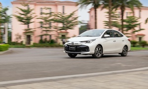 Toyota Vios tiếp tục 'thống trị' phân khúc xe gầm thấp trong tháng 4