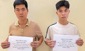 Tạm giữ 2 anh em xông vào quán cắt tóc hành hung phụ nữ đang ôm con nhỏ