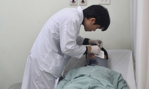  Tiêm filler ở spa, cô gái 24 tuổi nhập viện vì ổ áp xe sau 3 năm