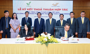 V-Green hợp tác Vietnam Post triển khai 16.000 tủ đổi pin xe máy điện