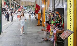 Cho thuê vỉa hè đúng cách, lối đi vẫn thoáng, hàng quán vẫn kiếm bộn tiền