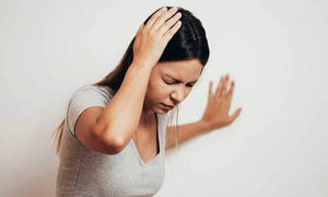 Đau đầu kéo dài có phải u não? Dấu hiệu cảnh báo cần đi khám ngay