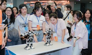 Đại học FPT mở ngành Robot và AI đón đầu thị trường lương trăm triệu