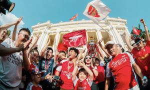 FPT Play cùng fan Arsenal ăn mừng cúp vô địch Ngoại Hạng Anh