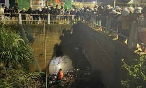 Gần 60 người tìm kiếm bé gái bị nước lũ cuốn trôi ở Lâm Đồng