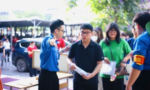 Đề thi chuyên Vật lý vào lớp 10 Chuyên Khoa học Tự nhiên năm 2026