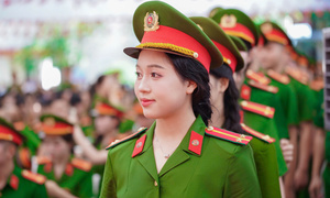 Nhan sắc rạng ngời của những 'bóng hồng' cảnh sát trong ngày tốt nghiệp