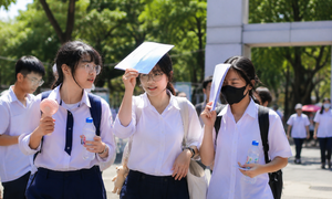 Sĩ tử thi lớp 10 căng mình giữa nắng nóng: 5 lưu ý để không kiệt sức