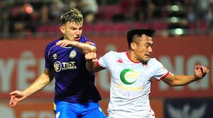 Em trai thủ môn Bùi Tiến Dũng trở thành đồng đội của Công Phượng