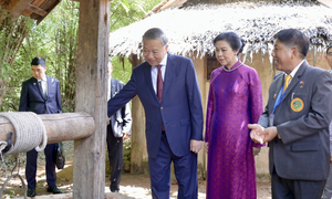 Tổng Bí thư, Chủ tịch nước và Phu nhân thăm Khu di tích Chủ tịch Hồ Chí Minh ở Udon Thani