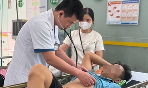 Thanh niên 25 tuổi suy thận cấp sau một ngày làm việc ngoài trời 40 độ C