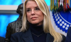 Tổng thống Trump bổ nhiệm cựu Bộ trưởng Tư pháp vào hội đồng AI Nhà Trắng