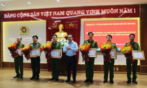 TP.HCM khen thưởng 6 tập thể phá nhanh vụ nổ súng giết người ở Bến Thành