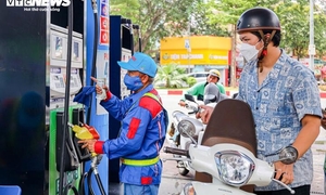 Giá xăng dầu đồng loạt giảm, nhiều nhất gần 1.400 đồng/lít