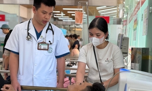 Nắng nóng trên 40°C, hàng loạt người trẻ nhập viện suy thận, sốc nhiệt