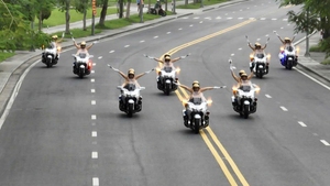 Bắn pháo hoa khai mạc hội thao quân sự, võ thuật Công an Nhân dân ở TP Huế