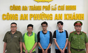Bắt 3 thanh niên giả cảnh sát hình sự cưỡng đoạt tiền người đi xe máy ở TP.HCM