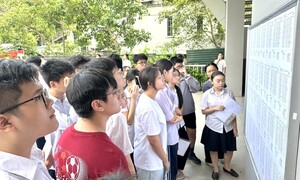 Sĩ tử ăn 50 hạt đậu cầu may trước kỳ thi lớp 10 căng thẳng