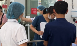 Nắng nóng 'vắt kiệt sức', nhiều người nhập viện vì rối loạn tâm thần