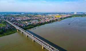 Thành phố bên sông và 'giới hạn đỏ' của sông Hồng