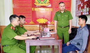 Giật điện thoại của phụ nữ đi đường, người đàn ông nhanh chóng sa lưới