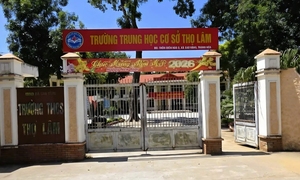 Chấm dứt hợp đồng với thầy giáo để lộ đề thi môn Tiếng Anh